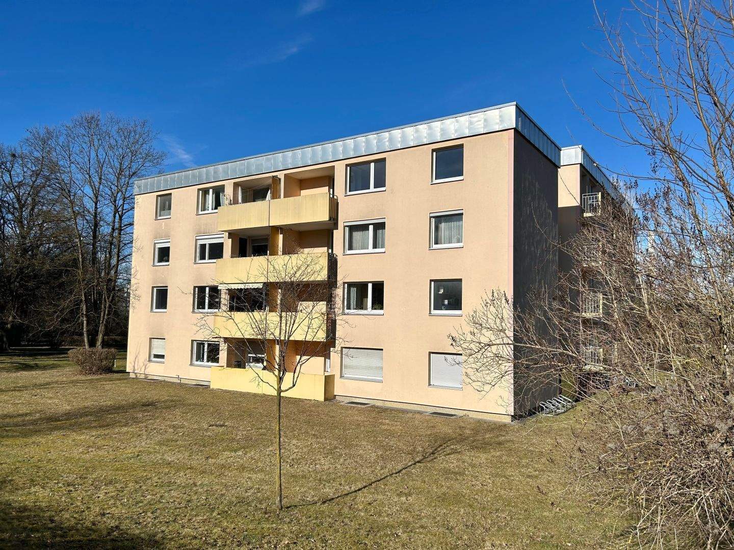 Sonnige, unrenovierte 4-Zimmer-ETW mit viel Potenzial in München-Bogenhausen