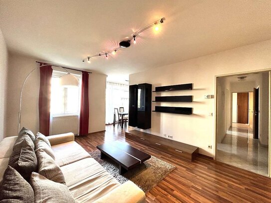 Helle 2,5-Zimmer- Wohnung mit Balkon und Stellplatz