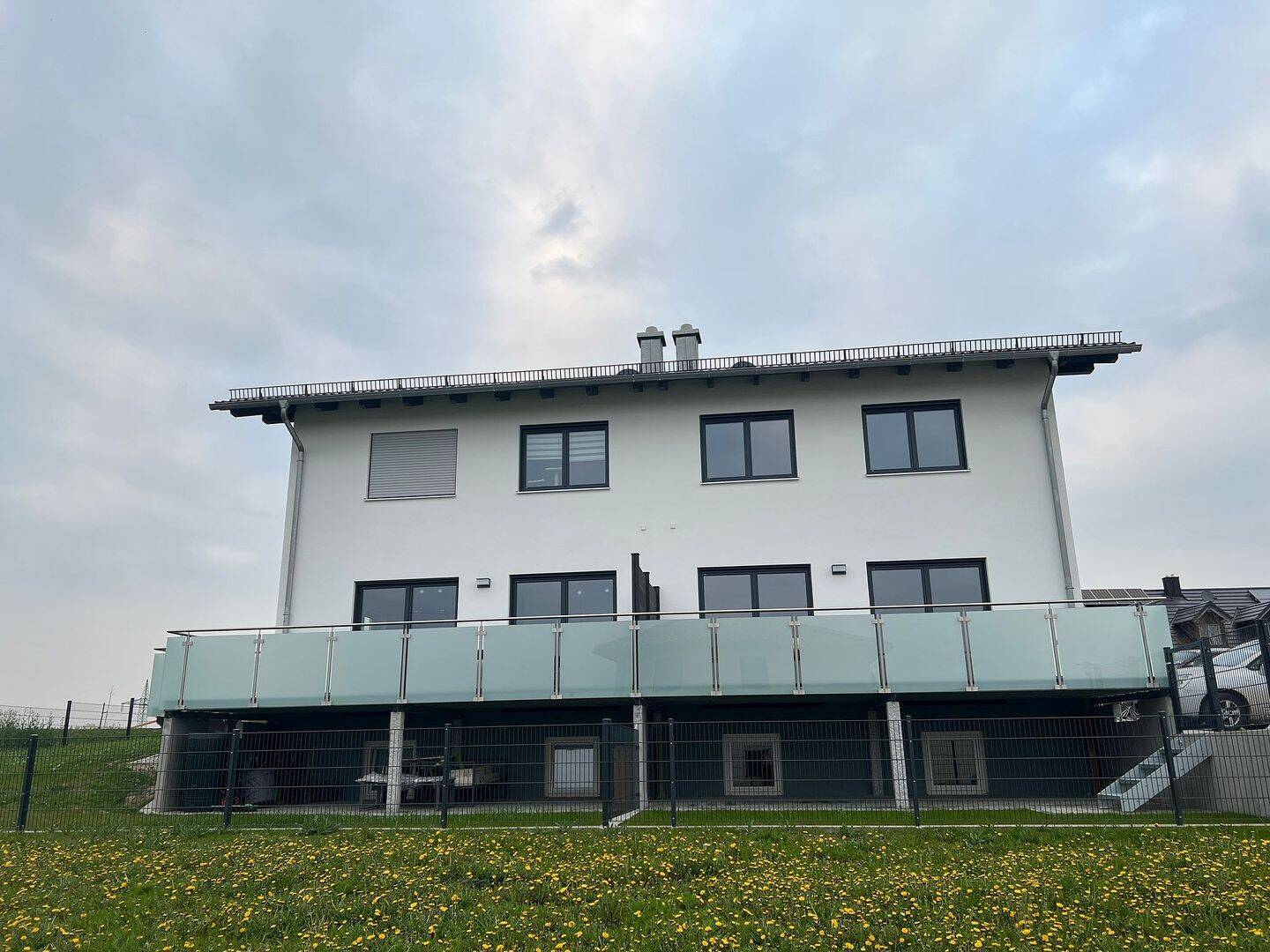                                                               Erstbezug! Doppelhaush&auml;lfte mit zus&auml;tzlichem Wohnraum im UG                                                       in Bruckberg (Landshut)