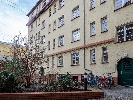 Tolle Altbauwohnung mit Charme im "Hecht". Holzdielung, Balkon, Tageslichtbad.