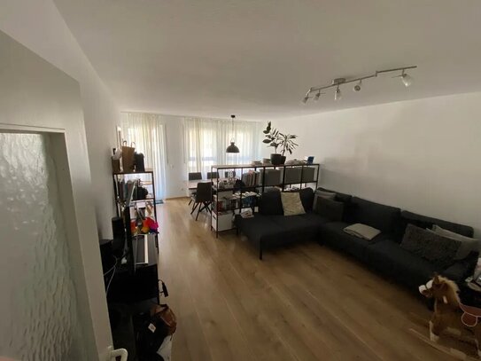 Stilvolle 3-Zimmer-Etagenwohnung mit Balkon und Einbauküche in Hofheim