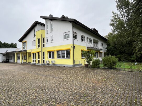 Günstige Bürofläche, EG (ca. 100 qm bis 216 qm) mit Außenfläche, Garagen am Baden Airpark Rheinmünster