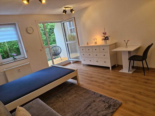 Tolles Ambiente **Möbliertes 1 Zimmer Apartment mit Balkon ** frisch renoviert** mit EBK und TG