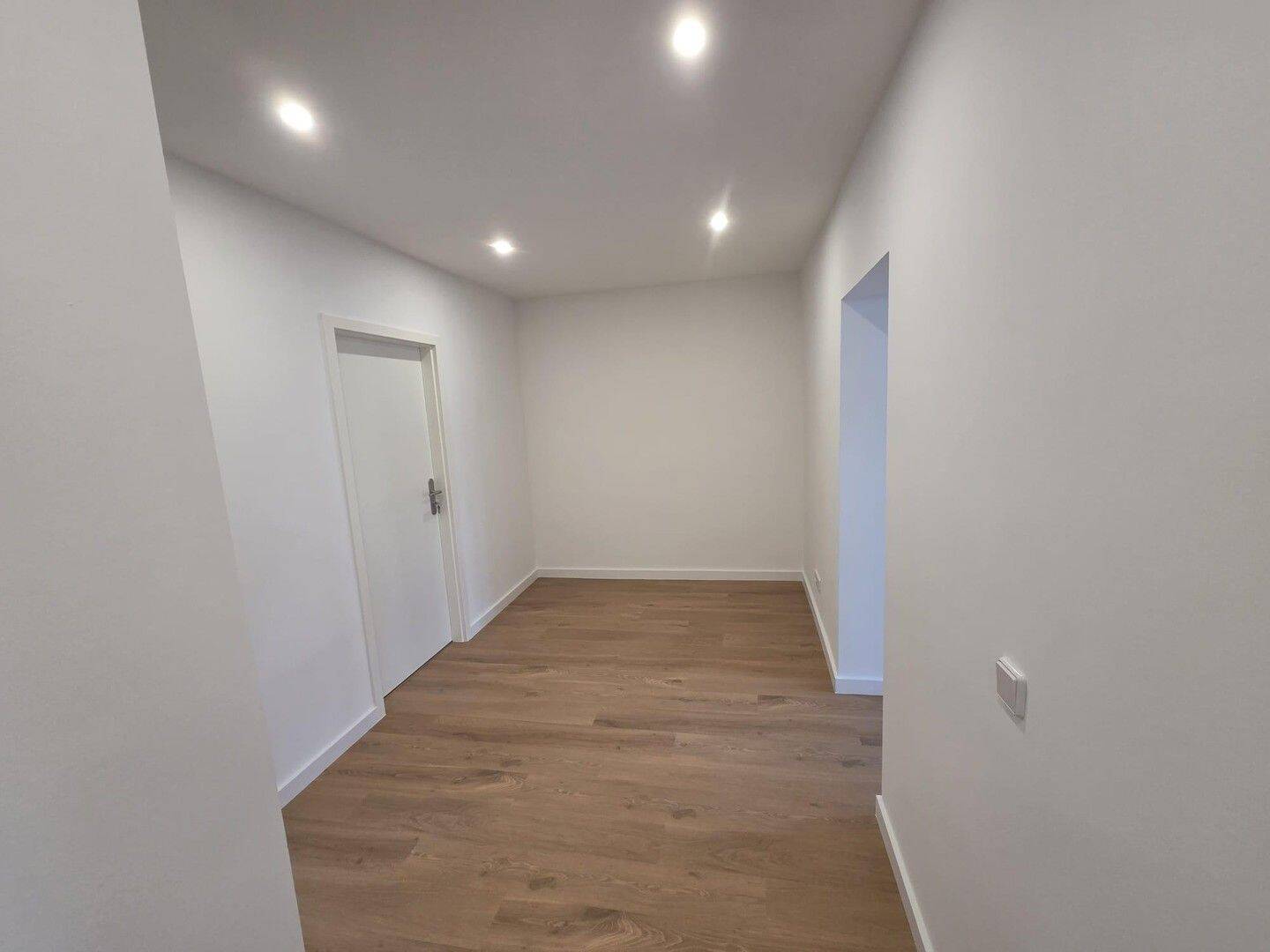 Bitte nur bei WG Interesse! 4er WG. Hochwertig neu saniert mit 2 Bädern. Preis für ein Zimmer - Photo 1