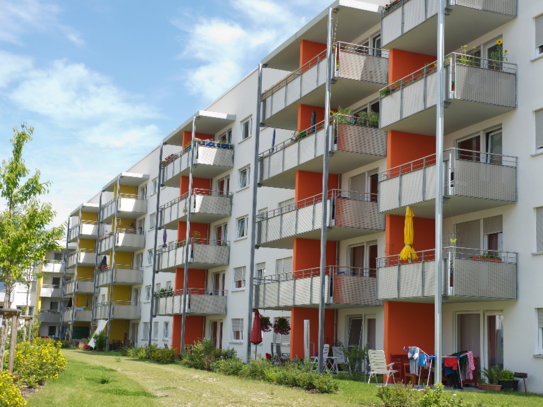 Lichtdurchflutete 3-Zimmer-Wohnung mit großzügigem Balkon in Burgweinting