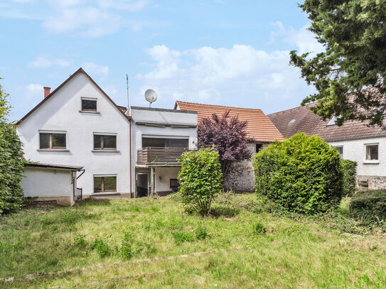 Großes Haus, schön eingewachsener Garten: 1-2 Parteienhaus in Hungen zentral