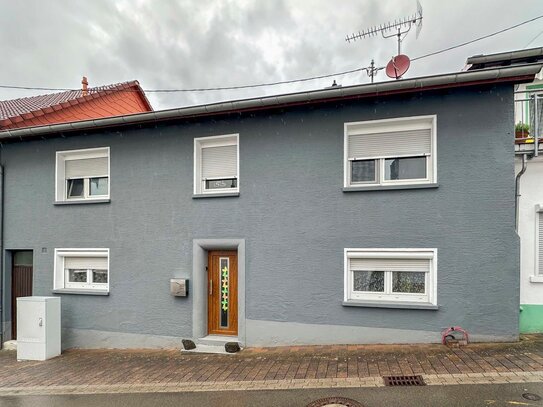 Familienfreundlich und naturnah: gepflegtes 6-Zi.-EFH mit überdachtem Balkon in ruhiger Lage