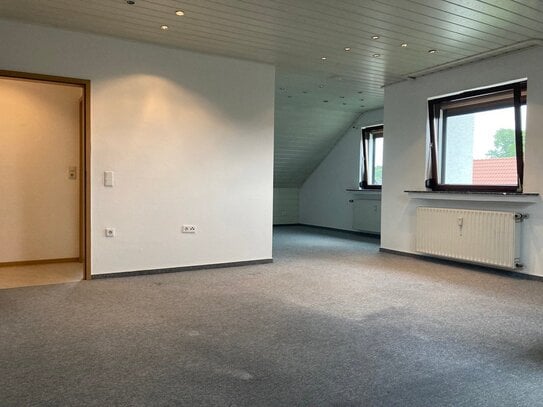 Einziehen und wohlfühlen! Helle 3-Zimmer-Dachgeschoss-Wohnung mit EBK zu vermieten