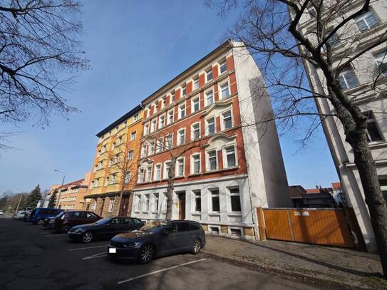 // 2- Raum Wohnung mit Balkon und EBK // frei ab 01.06.2025