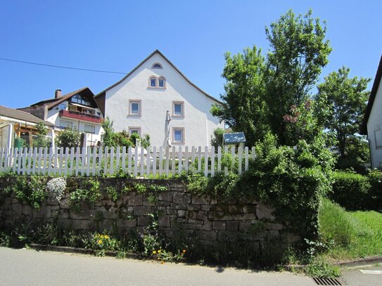 Sanierte ETW mit Gartenanteil & 2 KFZ-Stellplätze