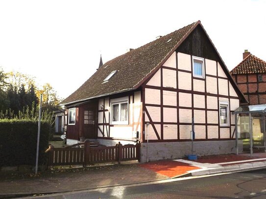 *** Modernisiertes gemütliches Fachwerkhaus mit Doppelgarage und Garten ***