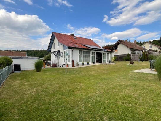 IHR LEBENS(T)RAUM! Einfamilienhaus mit ca. 200 m² Gesamtfläche + Garage!