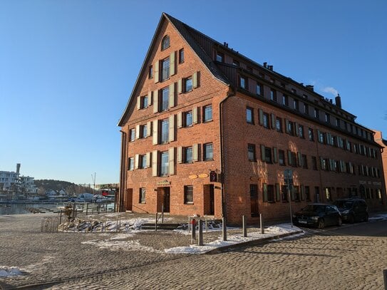 Mit Hafenblick! Moderne 2-Zimmer-Wohnung an der Müritz