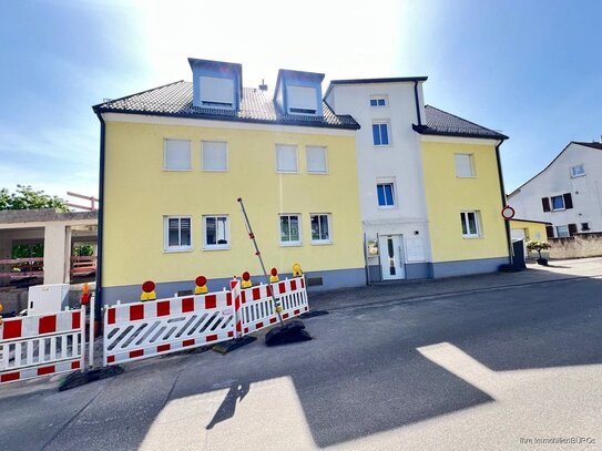 Großzügige und sehr gepflegte 2-Zimmer-Wohnung im 1. OG mit Balkon in zentraler und ruhiger Lage