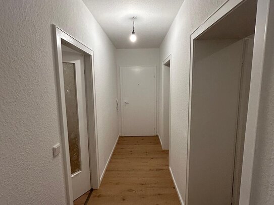 Kölner Str, Krefeld, Erstbezug nach Sanierung, 2Zi, Wohnküche, großes Wannenbad