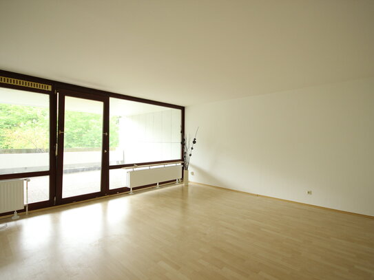 2 Zimmer, EBK, Lift, Balkon, KFZ-Stellplatz, Schwimmbad,Sauna...