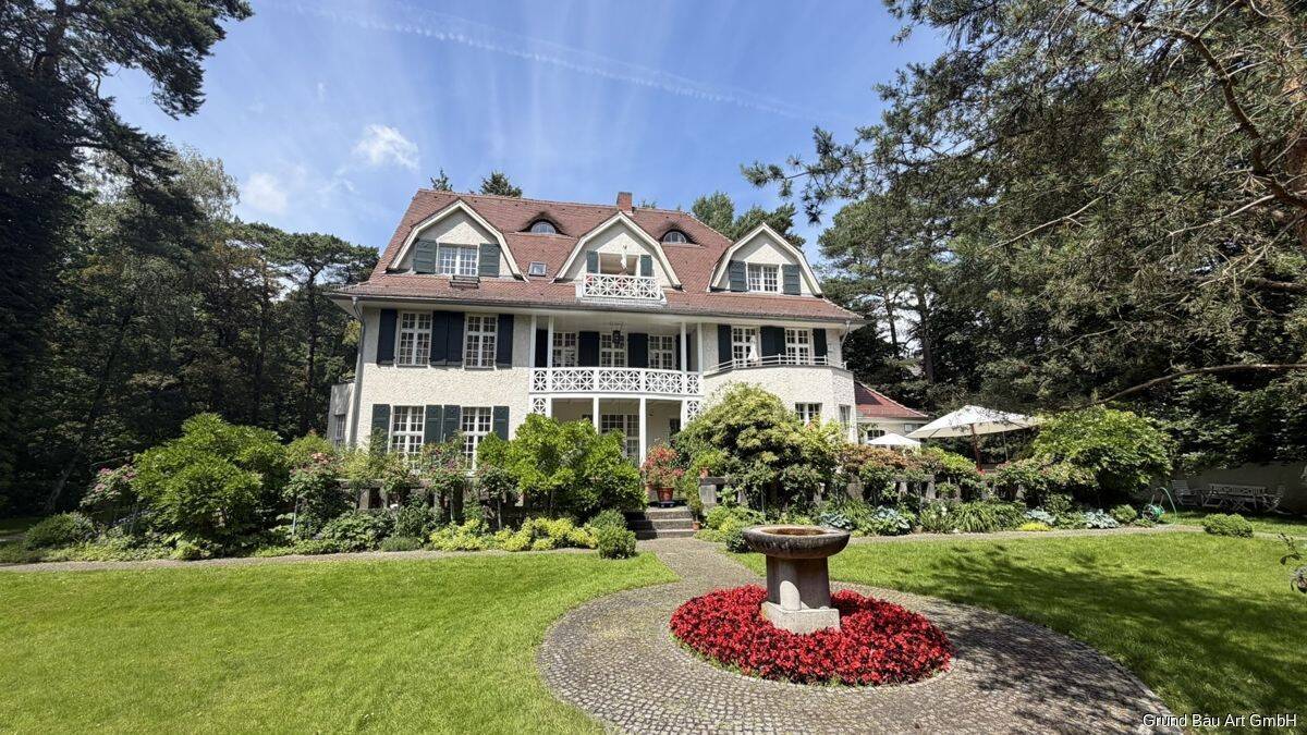 Das besondere Objekt: Sanierte Dachgeschoss-Maisonette in wunderschöner Villa am Messelpark - Photo 1