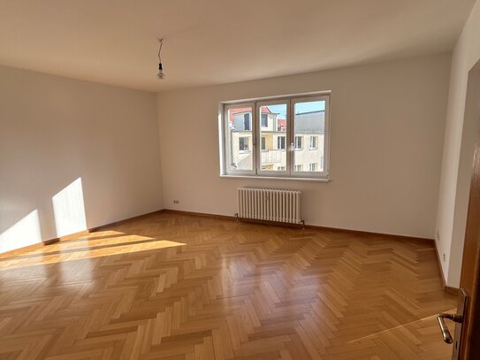 2 - Zimmer Wohnung am Bhf. Charlottenburg, Parkett, Wannenbad, EBK