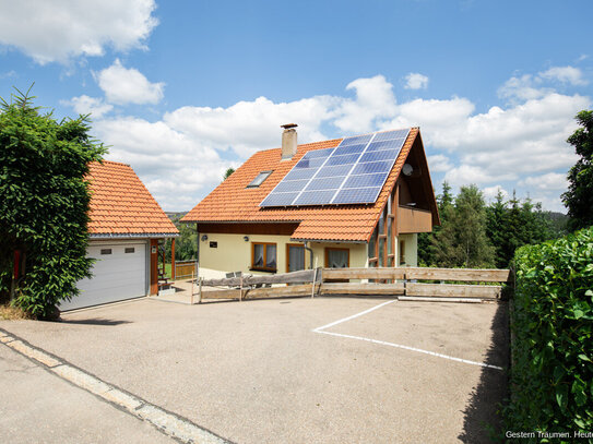 Platz für die Familie I Energieeffizientes Haus mit Doppelgarage und PV-Anlage zu verkaufen