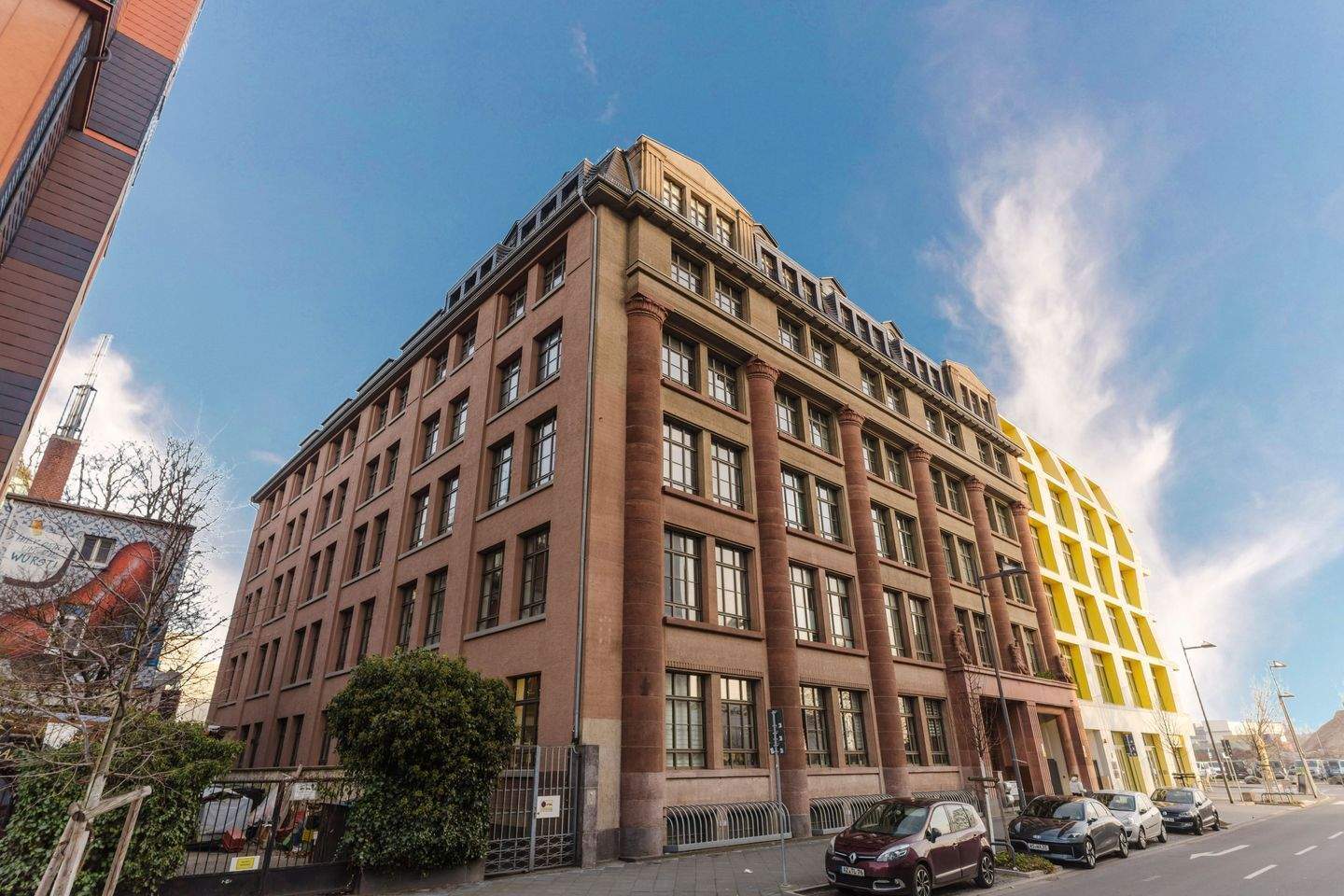 Lichtdurchflutete Loft in FFM Osthafen. 3,5 Zimmer Wohlfühloase nahe der EZB