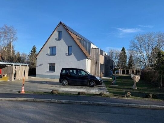 2,5-Zimmer-Galerie-Wohnung mit Balkon und Wannenbad mit Fenster