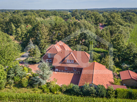 zwei Einfamilienhäuser mit 4 Garagen auf großem Grundstück mit freiem Feld- und Wiesenblick!