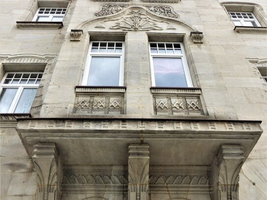 ALTBAU-LIEBHABER AUFGEPASST! Hübsche 3 ZW (4. OG) in charmantem Jugendstil-Gebäude (Bj. 1904) in der aufstrebenden Fürt…