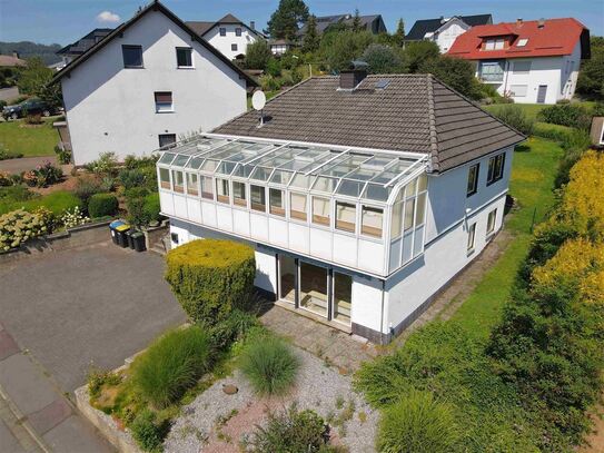 Gepflegter Bungalow mit großem Wintergarten in allerbester Lage