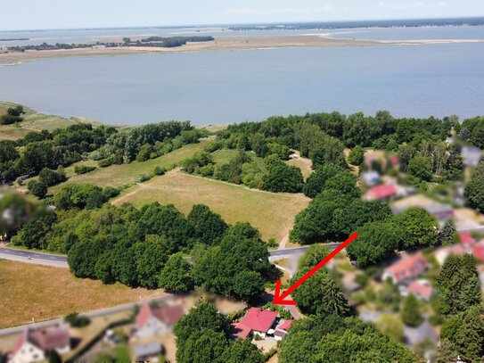 Ein Traum im Bungalowstil mit zusätzlichem separatem Gästehaus eingebettet zwischen dem Bodden und dem Wald