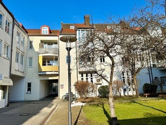 Großzügige, ruhige 3 ZKB Wohnung mit Balkon in der Ortsmitte von Ottobrunn