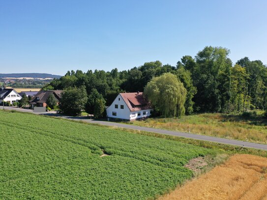 Auf einem 2.700 m² großen Grundstück steht dieses Landhaus in schöner, ländlicher Lage...