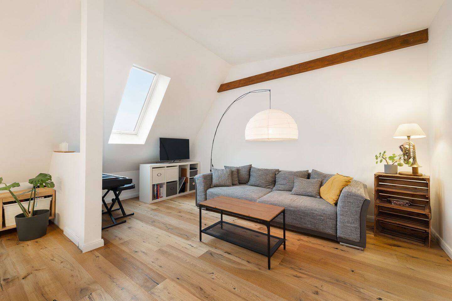Helle klimatisierte 3-Zimmer-DG-Wohnung *unmöbliert* - Photo 1