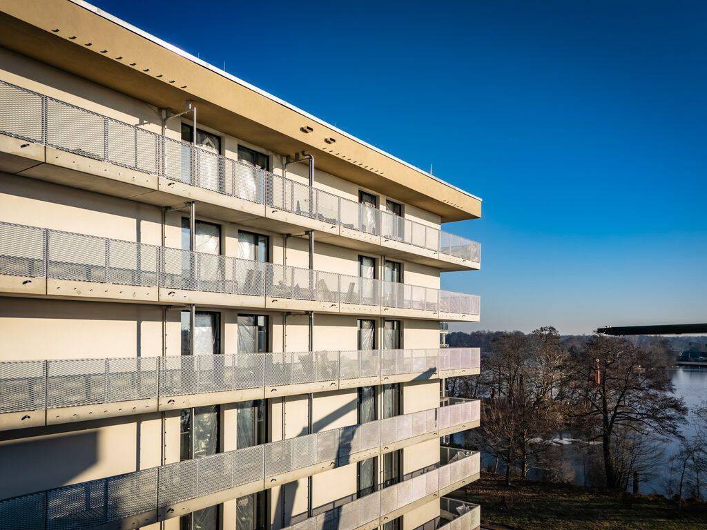 Direkter Wasserblick! 3-Zimmer-Wohnung mit Balkon in Spandau - Photo 1