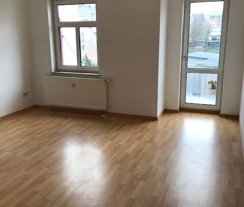 +++HELLE WOHNUNG MIT BALKON UND PKW-SP+++