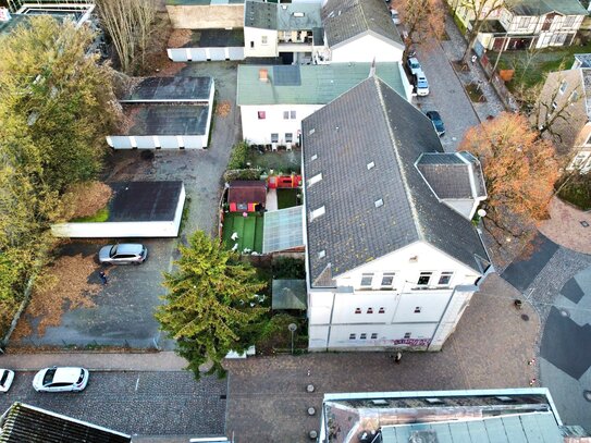 Zwei Mehrfamilienhäuser mit angrenzendem Garagenhof