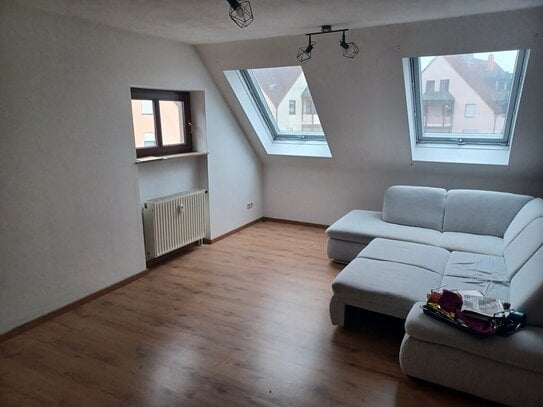 2-Zimmer-Wohnung im Dachgeschoss in zentraler Lage