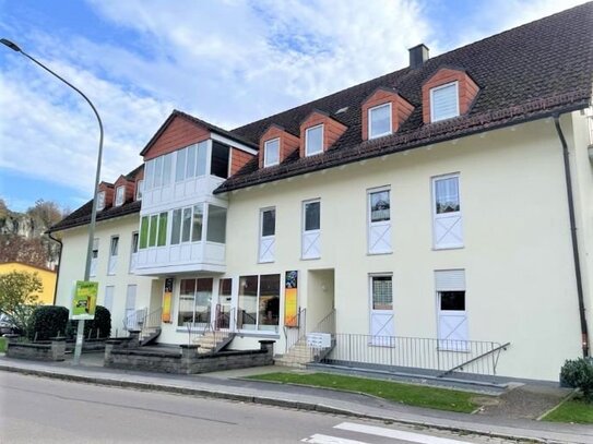 2-Zimmer-Wohnung liegt zentral in einem Wohn- und Geschäftshaus direkt an der Laaber in 93176 Beratzhausen