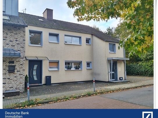 Zweifamilienhaus mit Garage u. idyllischem Garten in ruhiger Lage von Oberhausen-Klosterhardt