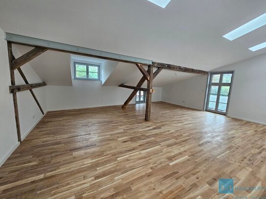 Extravagante DG-Wohnung mit Wasserblick + Loft-Charakter | Erstbezug | Balkon | Stellplatz