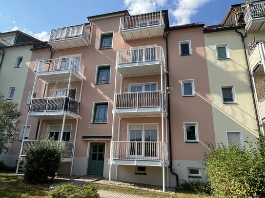 Schöne 1,5-Raum-Wohnung mit Balkon und Einbauküche! Stadtvilla, großzügiges Grundstück, Marienthal!