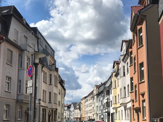 Am Rand des Nauwieser Viertels, ruhige 3 Zimmer-Altbauwohnung, Balkon