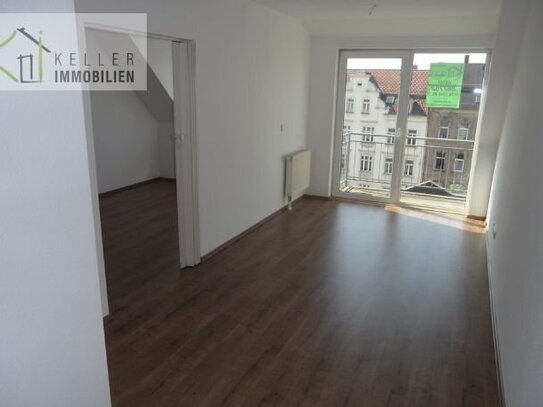 FÜR KAPITALANLEGER! - Vermietete kleine 2-R Wohnung mit sonnigem Balkon, MIT PKW-Einzelgarage!