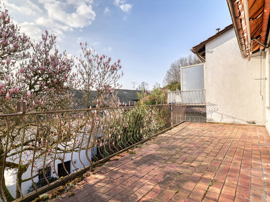 Reihenmittelhaus mit großzügigem Balkon und Garage in naturnaher Lage von Baden-Baden, Oberbeuern