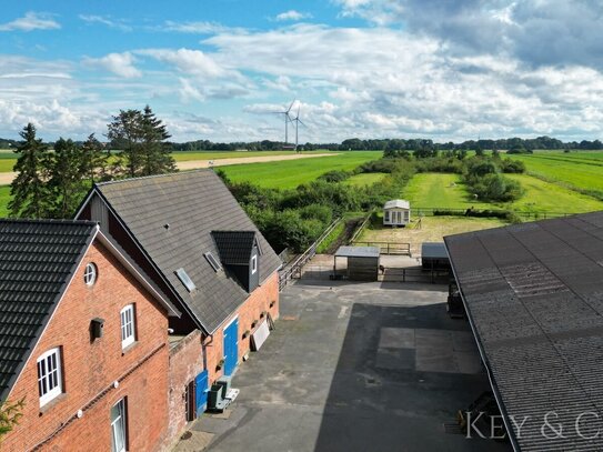 Traumhaftes Anwesen für Pferdebesitzer und die ganze Familie - Kernsaniertes Landhaus, flutsicher, auf 2,9 Hektar Land