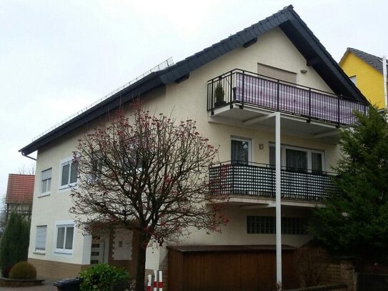 Helle 4-Zimmer-Wohnung mit großem Südbalkon, separatem Arbeitszimmer und Garage