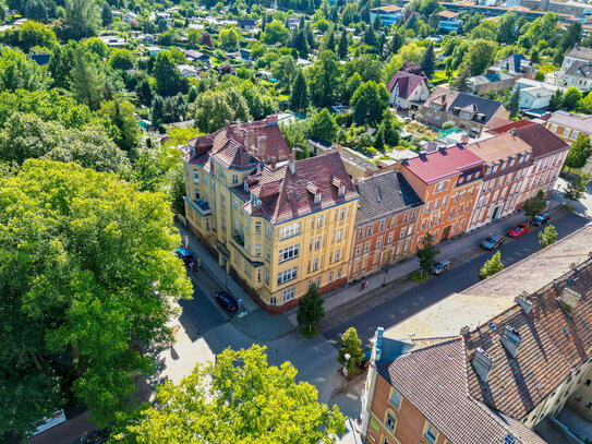 Saniertes Altbau-Schmuckstück mit Charme - direkt am Park