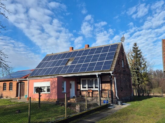 ländliches Einfamilienhaus mit Nebengebäuden in der Uckermark