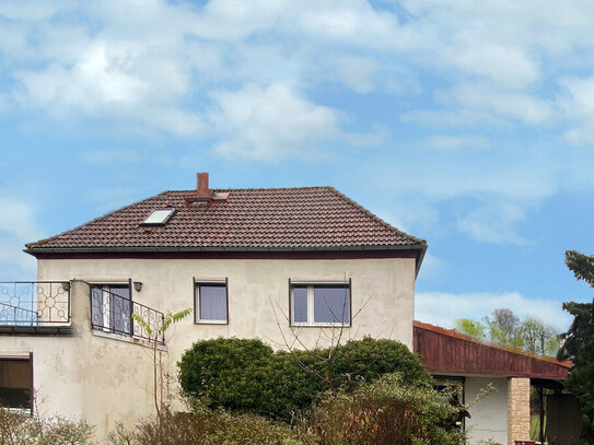 Charmantes Sanierungsprojekt in ruhiger Lage! Zweigeschossiges Einfamilienhaus mit großem Garten