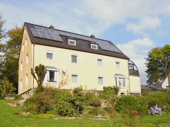 Mehrfamilienhaus in schöner Lage mit großem Garten, Terrasse und PV-Anlage