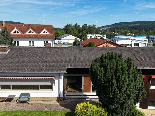 Großzügiger Bungalow mit großem Grundstück, 4 Garagen und viel Potenzial im schönen Rehlingen